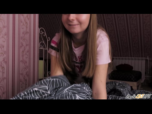 ❤️ Blondie zuigt haar BFF's diep en krijgt Cum in haar mond ☑ Anal porno at us